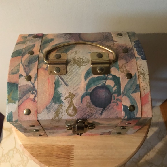 Vintage fruits trinkets cardboard box mini trunk EUC - Picture 3 of 9